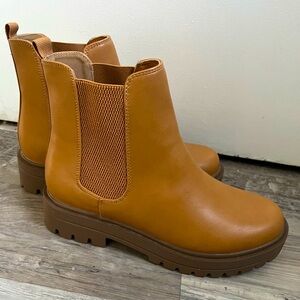 New without tag boots size 9